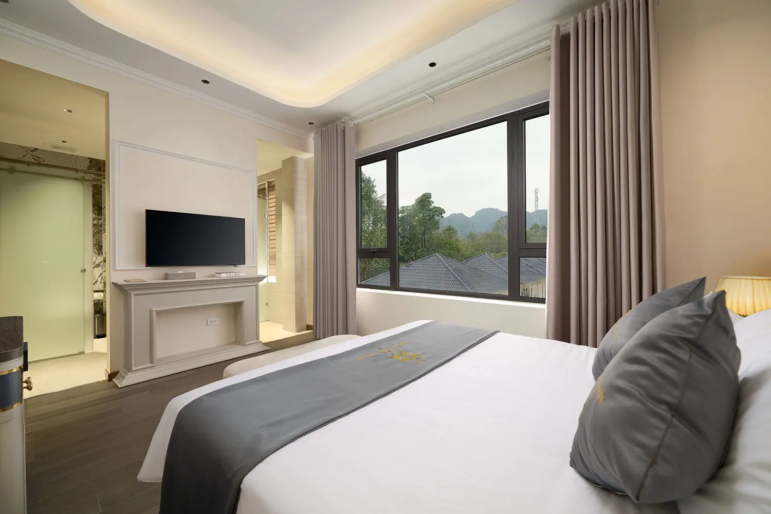 Phòng Junior Suite (Pool View)